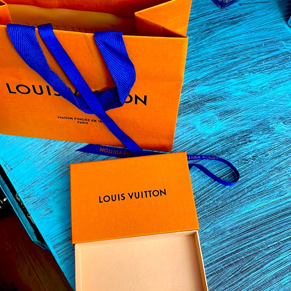 Lv empty bag and box